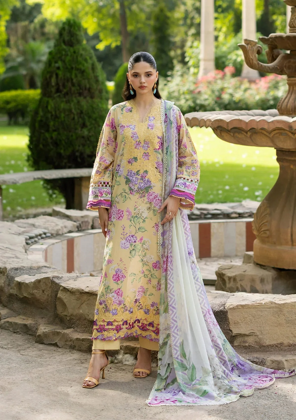 Elaf Premium Signature Embroidered Lawn Unstitched 3Pc Suit ESG-7A STELLA
